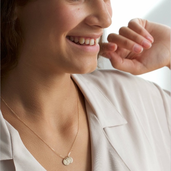 “High Five!” Hand Clap Dainty Cute Simple Necklace - Picture 12 of 16